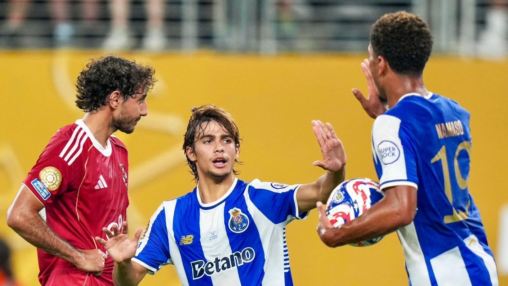 Rodrigo Mora comemora gol contra o Al-Ahly, no Mundial