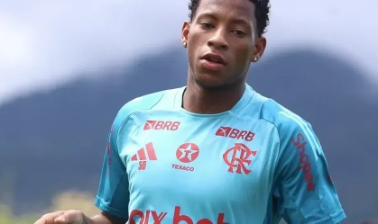 Gonzalo Plata, em tratamento de edema ósseo no joelho direito, é dúvida no Flamengo para o Mundial de Clubes