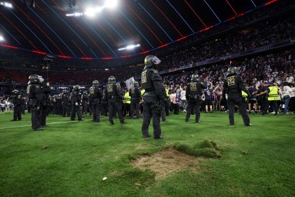 Campo da Allianz Arena ficou danificado após celebração na final da Champions League