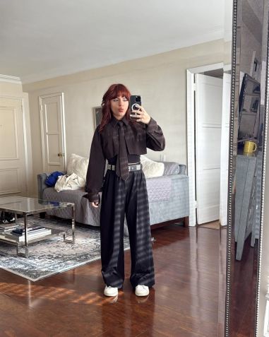 Veja como usar gravatas femininas • Divulgação