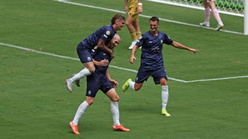 Christian Gray comemora gol contra o Boca Juniors no Mundial