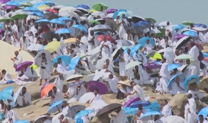 Peregrinos do Hajj enfrentam calor intenso na Arábia Saudita