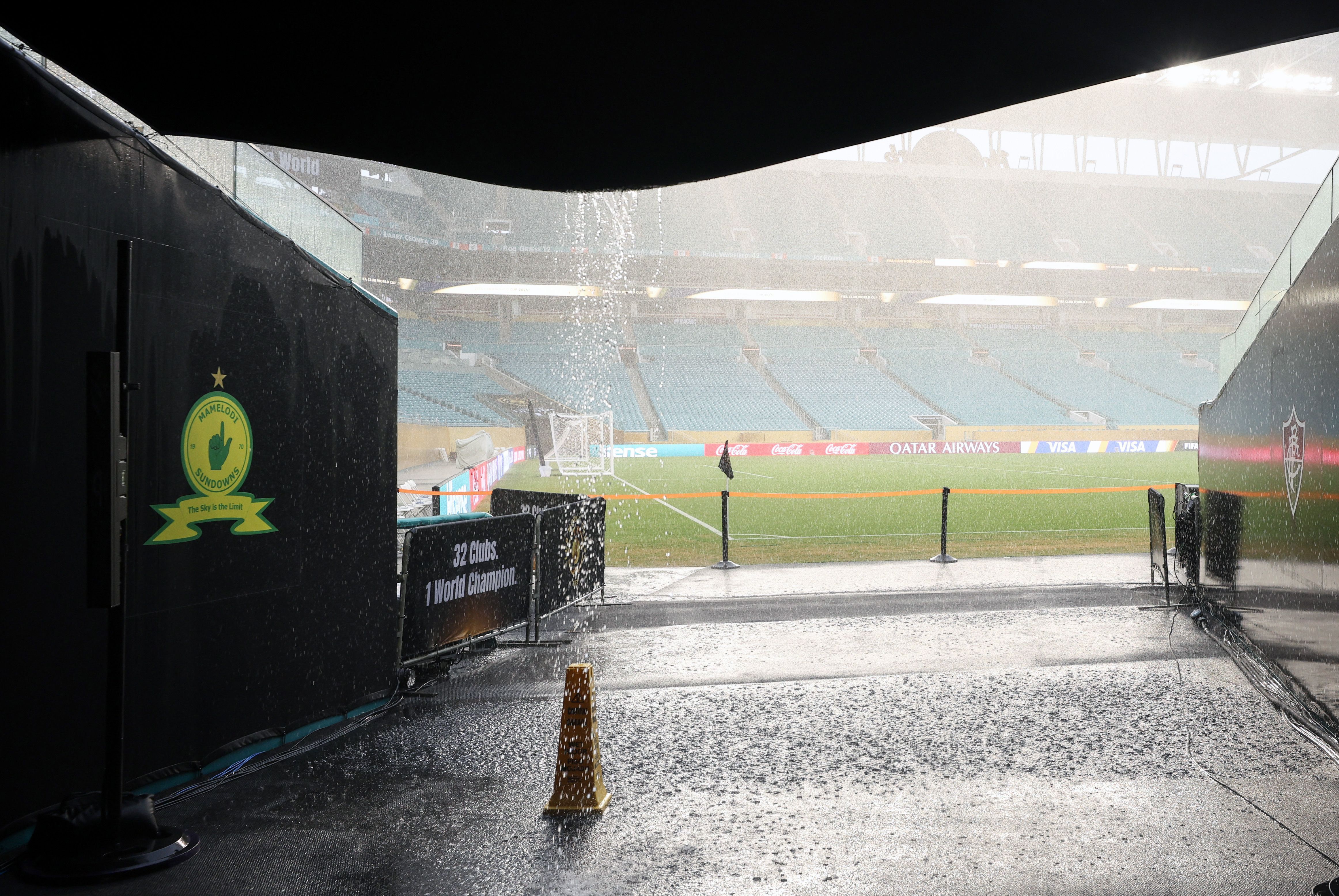 Hard Rock Stadium, palco de Mamelodi Sundows x Fluminense, sofre com a chuva que cai em Miami