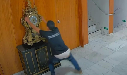 Juiz que mandou soltar homem que quebrou relógio no 8/1 fala em “equívoco”