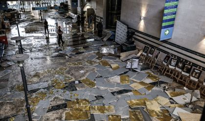 Repórter da CNN entra em hospital destruído após ataque do Irã; veja
