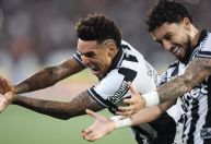Em noite de despedidas, Botafogo vence Ceará e entra no G6 do Brasileirão