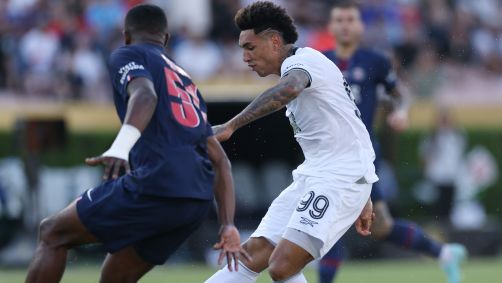 Igor Jesus finaliza para abrir o placar em PSG x Botafogo