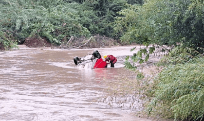 Mulher é achada morta em carro levado pela chuva no RS