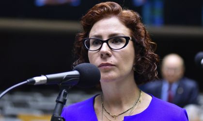 CCJ da Câmara define relator do processo de cassação de Carla Zambelli