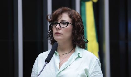Hugo Motta envia à CCJ decisão do STF sobre perda de mandato de Zambelli