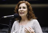 Zambelli não devolve imóvel funcional e deve ser multada em R$ 283 por dia