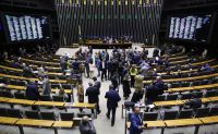 IOF: Bancada da Educação diz que não vai aceitar mudanças no Fundeb