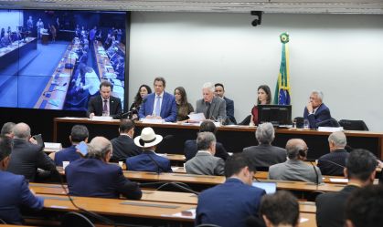 Bate-boca e gritos tomam conta de sessão tumultuada na Câmara