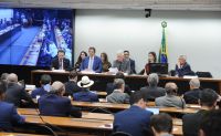 Bate-boca e gritos tomam conta de sessão tumultuada na Câmara