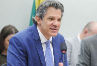 Plano contra tarifaço sai nos próximos dias, com ações para indústria