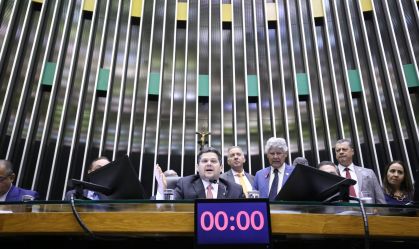 Congresso aprova uso de emendas para pagar salários da saúde