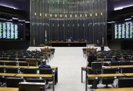 Câmara aprova urgência de projeto que revisa benefícios fiscais