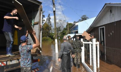 Exército presta auxílio em sete municípios atingidos pela chuva no RS