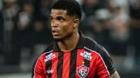 Quem é Jamerson, lateral que sofreu lesão grave em Vitória x Cruzeiro