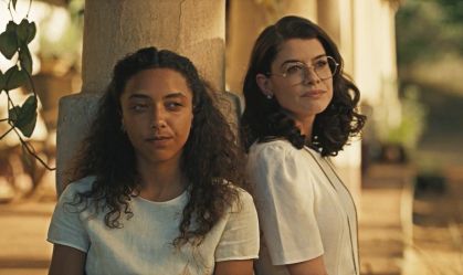 "Guerreiros do Sol": primeiro beijo de Jânia e Otília é celebrado nas redes