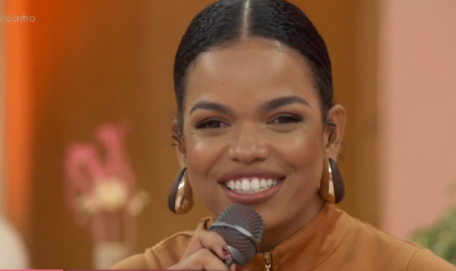 Protagonista de "Êta Mundo Melhor!" se emociona antes da estreia da novela