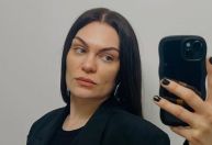 Jessie J enfrenta crise de pânico após diagnóstico de câncer: "Pior dia"