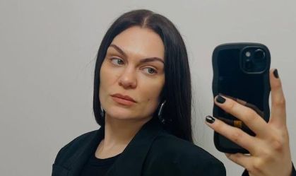 Jessie J enfrenta crise de pânico após diagnóstico de câncer: "Pior dia"