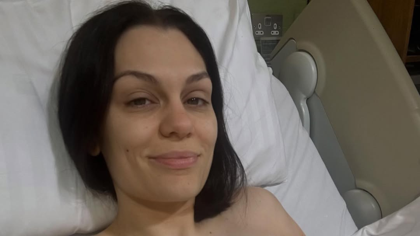 Com câncer, Jessie J atualiza estado de saúde e cita vantagens da cirurgia