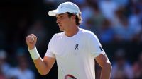 João Fonseca estreia em Wimbledon com vitória sobre anfitrião