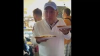 John Textor come pizza com torcedores do River Plate e provoca europeus