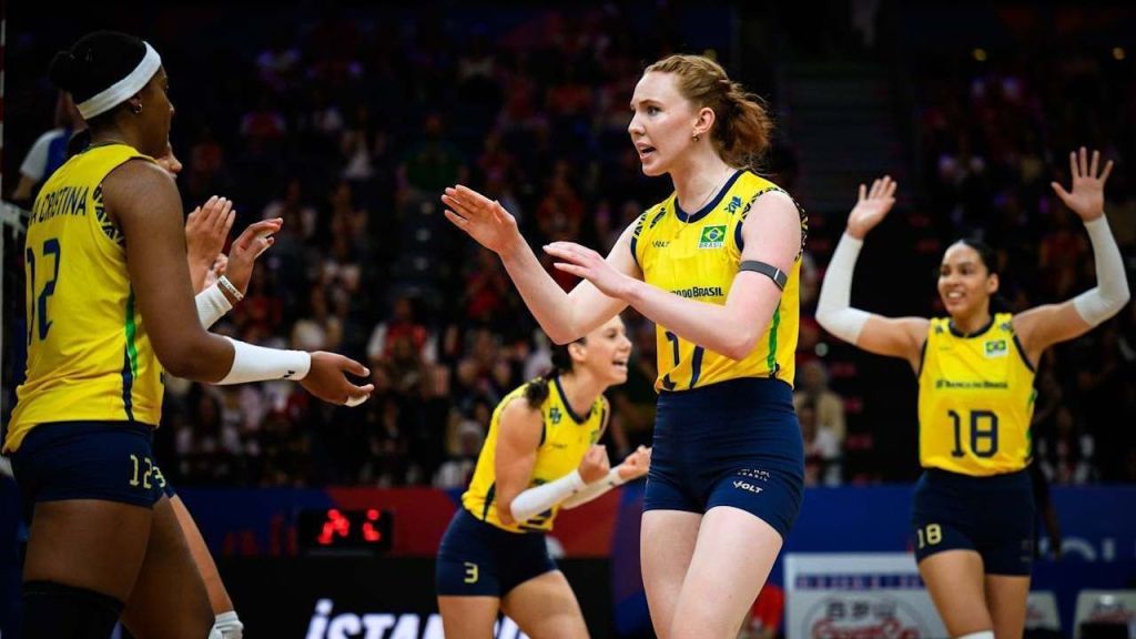 Júlia Bergmann comemora ponto pelo Brasil