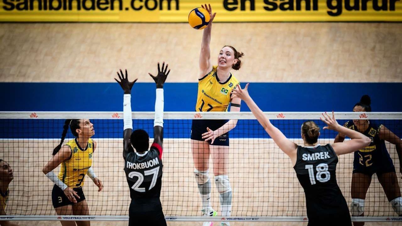 Júlia Bergmann em partida do Brasil contra o Canadá