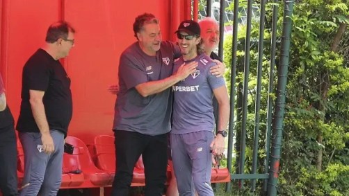 Julio Casares com Luis Zubeldía durante treino do São Paulo
