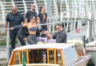 Kim Kardashian e mais celebridades chegam a Veneza para casamento de Bezos