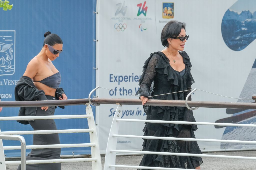Kim Kardashian e mais celebridades chegam a Veneza para casamento de Bezos Kim Kardashian e mais celebridades chegam a Veneza para casamento de Bezos