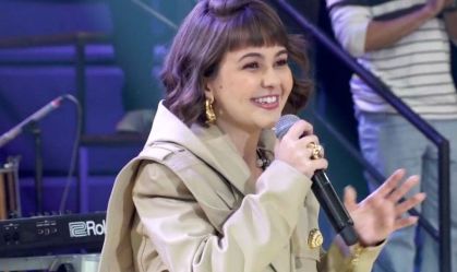 Klara Castanho canta Marília Mendonça e web elogia: "Diva"