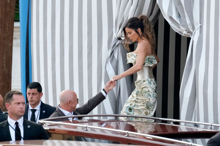 Lauren Sanchez e Jeff Bezos • Stefano Mazzola/GC Images