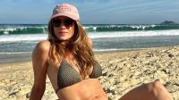 Letícia Spiller celebra 52 anos de biquíni na praia: "Cada vez mais loba"