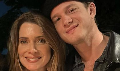 Letícia Spiller homenageia Pedro Novaes pelo fim de "Garota do Momento"