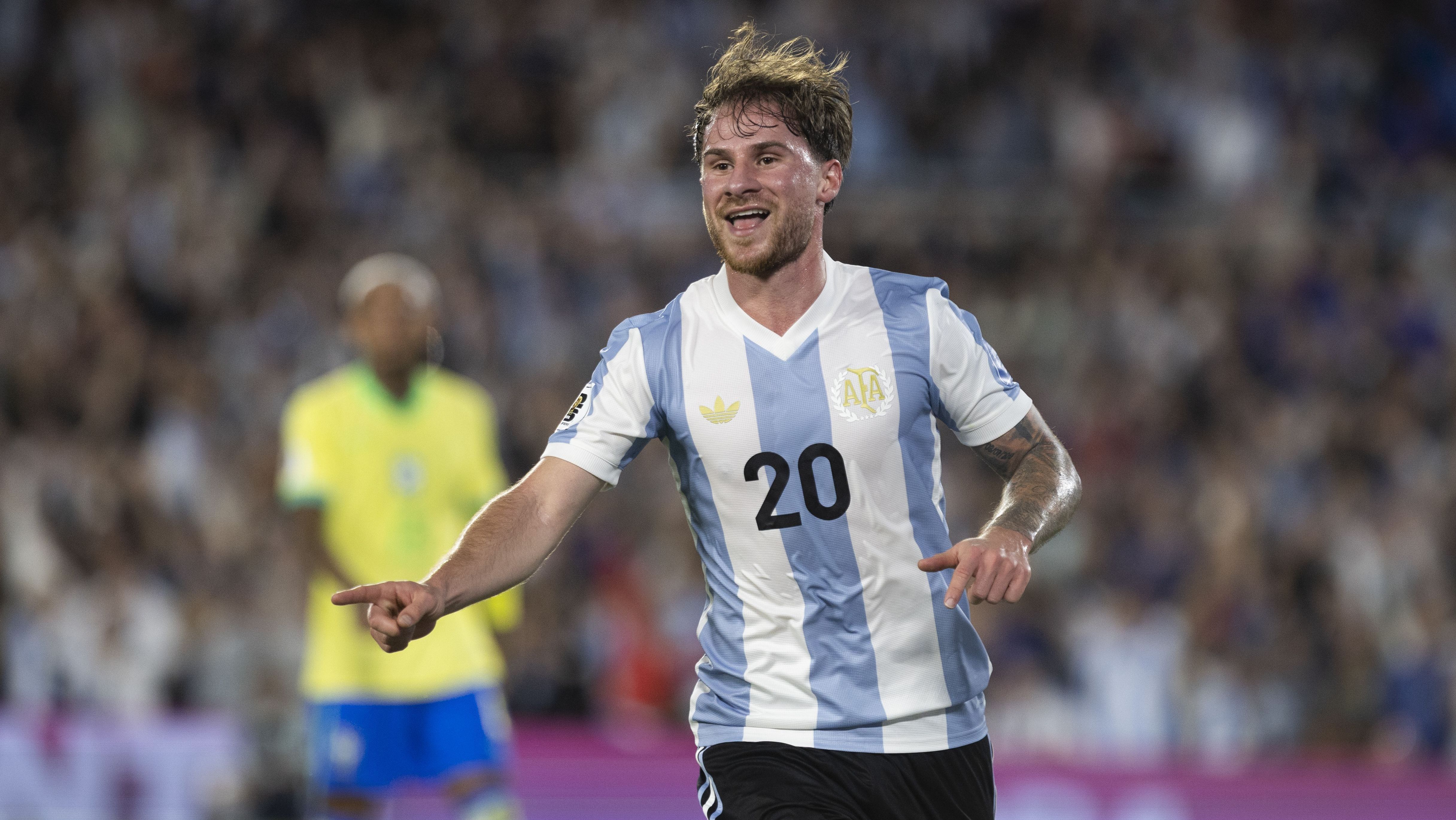 Mac Allister comemora gol contra o Brasil nas Eliminatórias