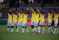 Por que jogadores do Mamelodi Sundowns “fazem o L” ao entrar em campo