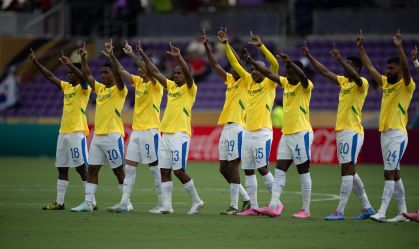 Por que jogadores do Mamelodi Sundowns “fazem o L” ao entrar em campo