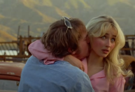 Sabrina Carpenter faz crítica aos homens em nova música: "Incompetentes"