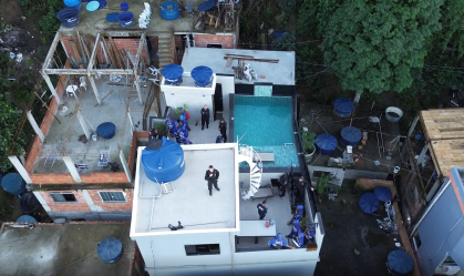 Mansões de traficantes são demolidas em operação na Rocinha; veja imagens