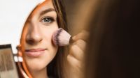 Maquiagem fora da validade? Entenda riscos no uso de cosméticos vencidos