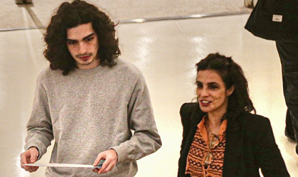 Maria Ribeiro e filho são flagrados em registros raros; veja fotos