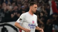 Jogador do Lyon é punido por esconder campanha anti-homofobia em uniforme
