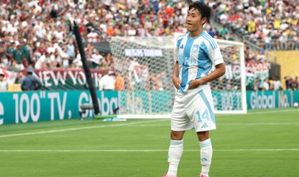 Lee Jin-hyun, do Ulsan HD, imita meme ao comemorar gol sobre o Fluminense no Mundial de Clubes