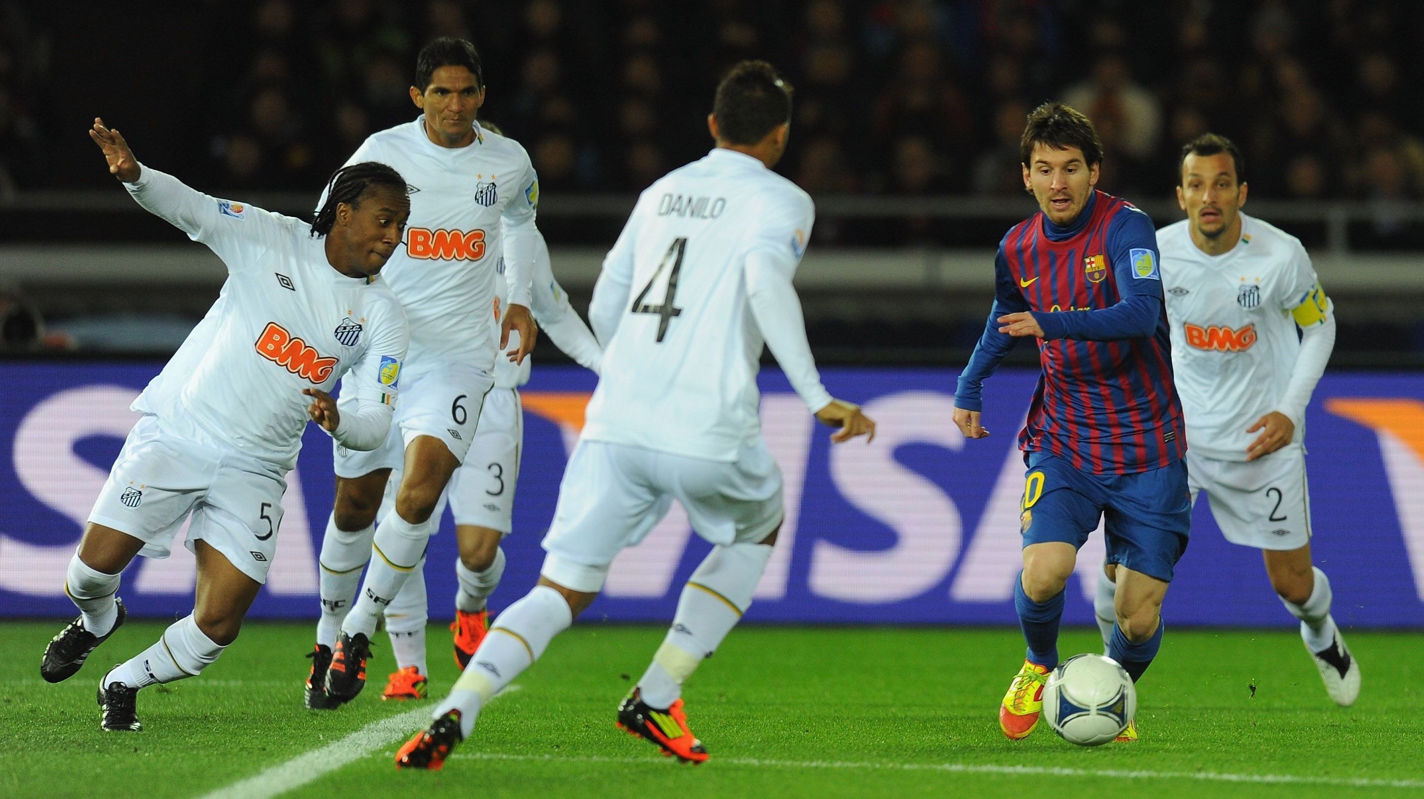 Messi contra o Santos na final do Mundial de Clubes de 2011