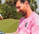 No Mundial, Messi ganha capacete de piloto argentino da Fórmula 1
